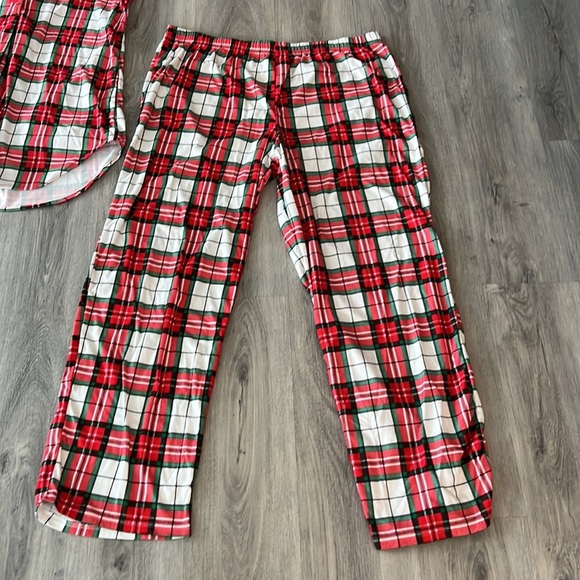 Carters mom & dad matching PJs - PJ shirt for mom- medium / pants for dad XL - Picture 5 of 11